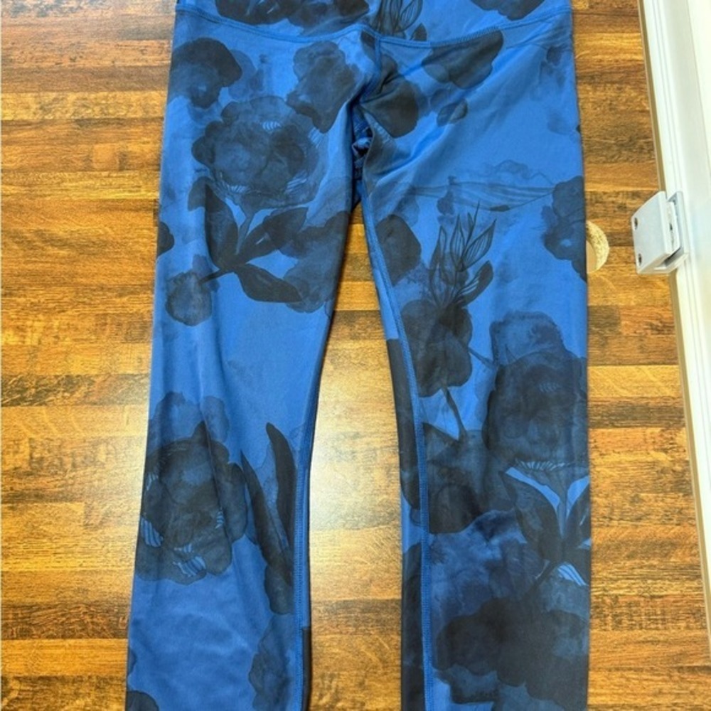 LULULEMON Wunder Under Crops Inky Floral Print size 6 - Picture 2 of 7